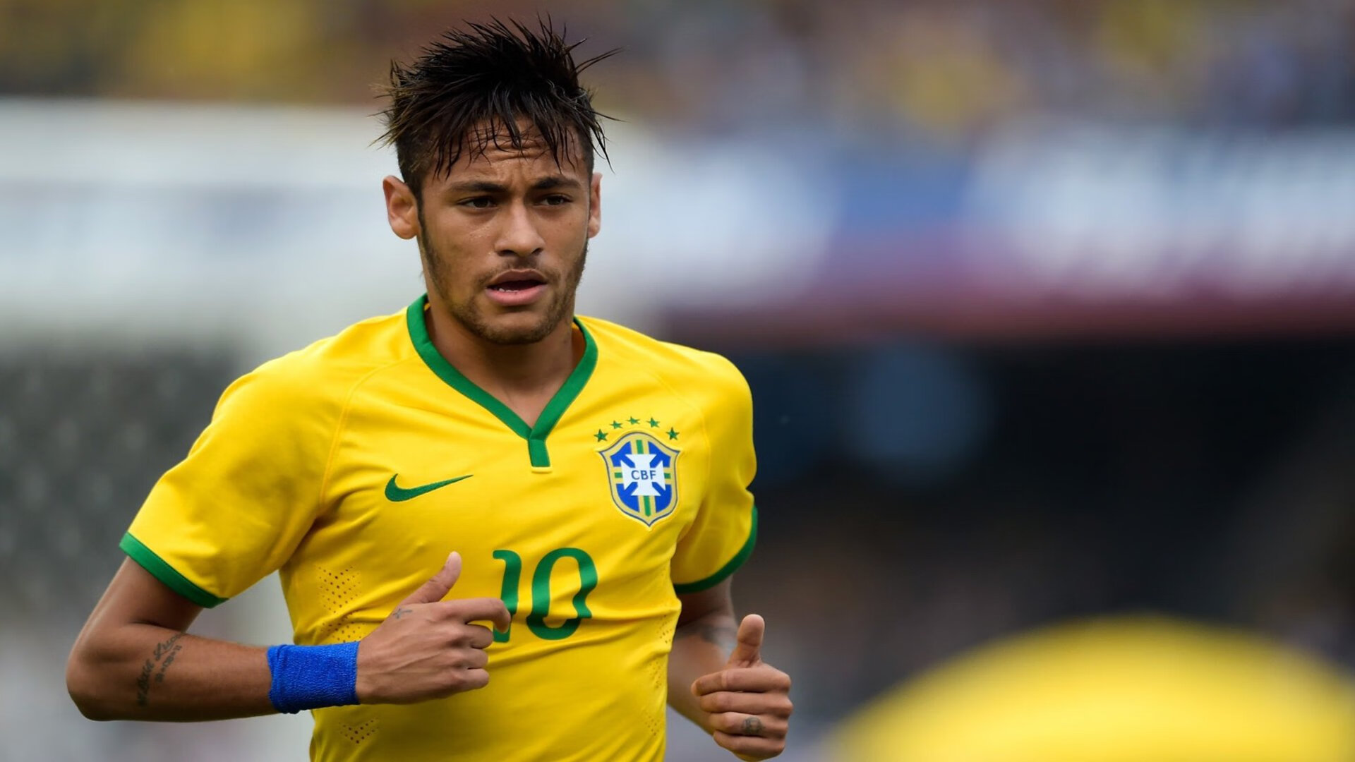 女子足球超级联赛,巾帼英豪争夺冠军,女子足球队比赛